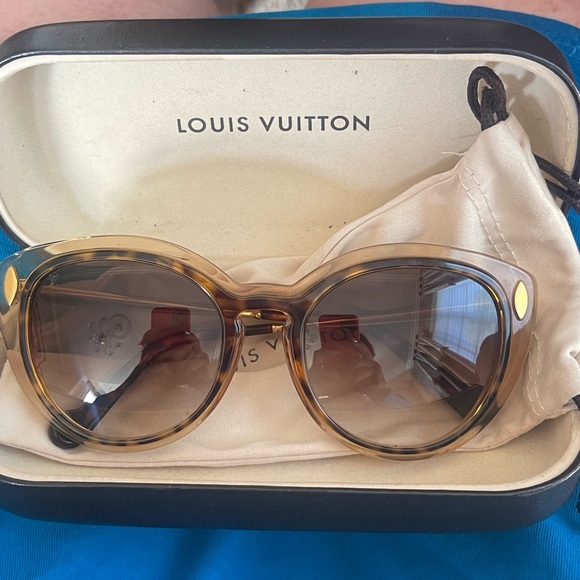 LOUIS VUITTON WILLOW SUNGLASSES CASE DRAW POUCH MINT CONDITION - Picture 7 of 8